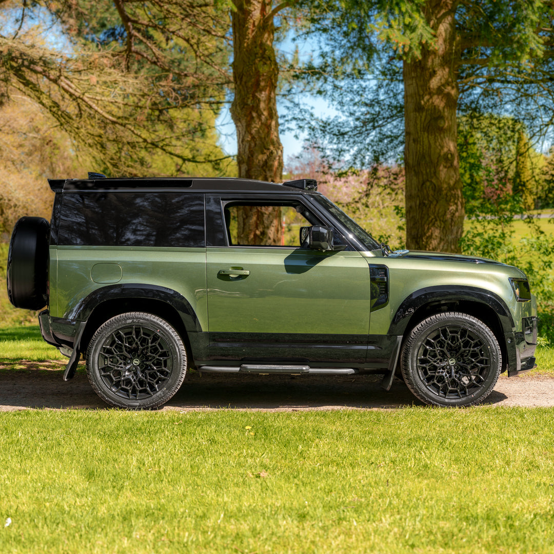 2025 Automatic Obsidian Land Rover Defender 90