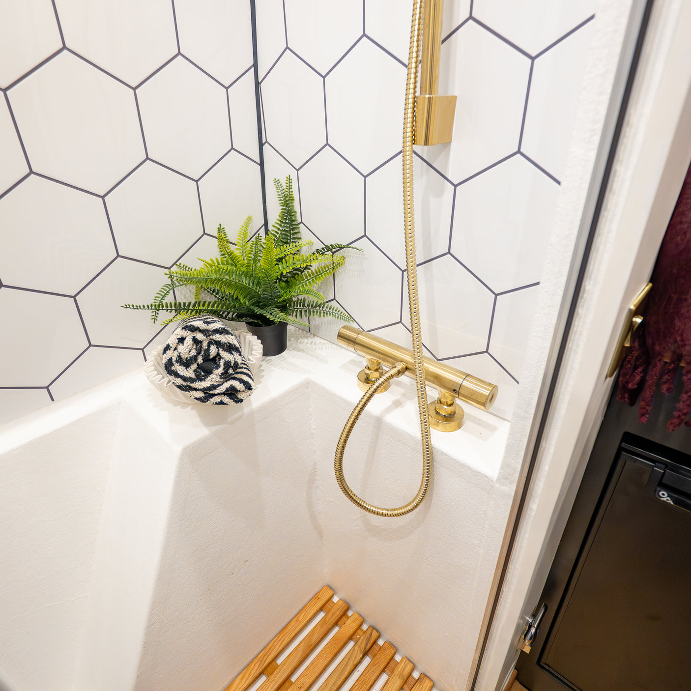 Jasper - Stunning 4 berth Custom Campervan + £5000 cash