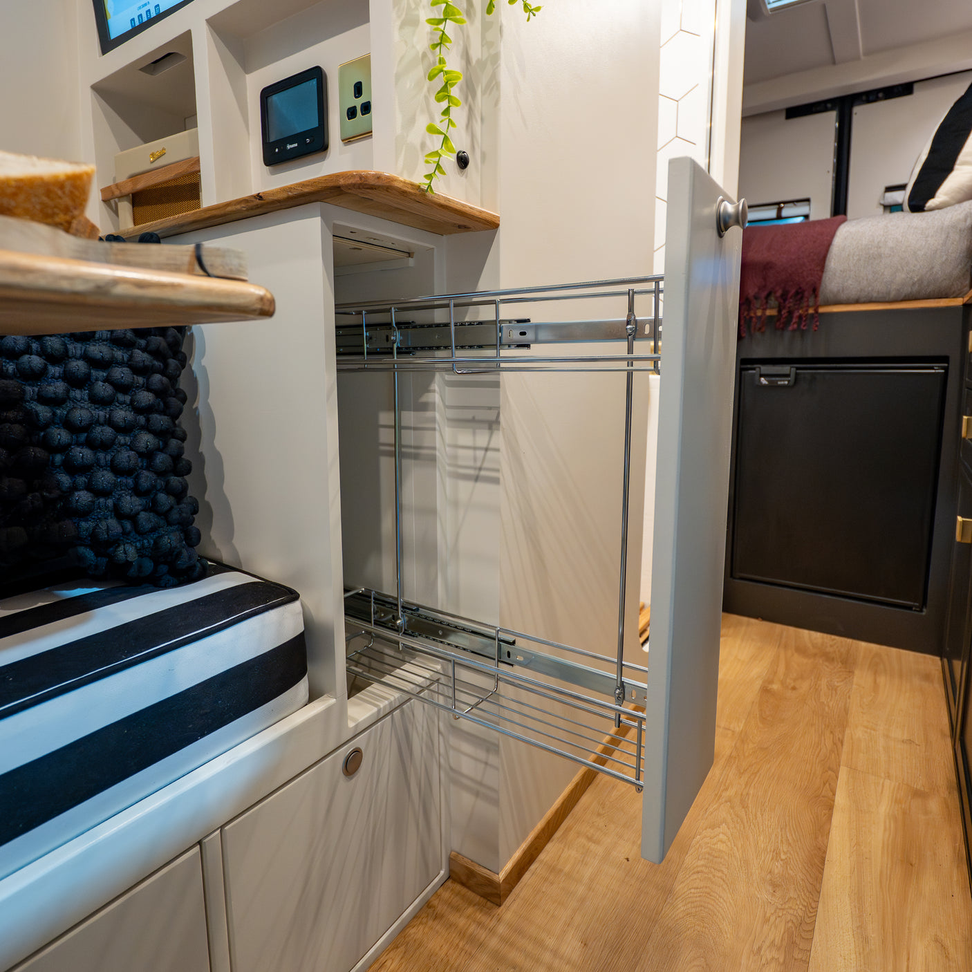 Jasper - Stunning 4 berth Custom Campervan + £5000 cash