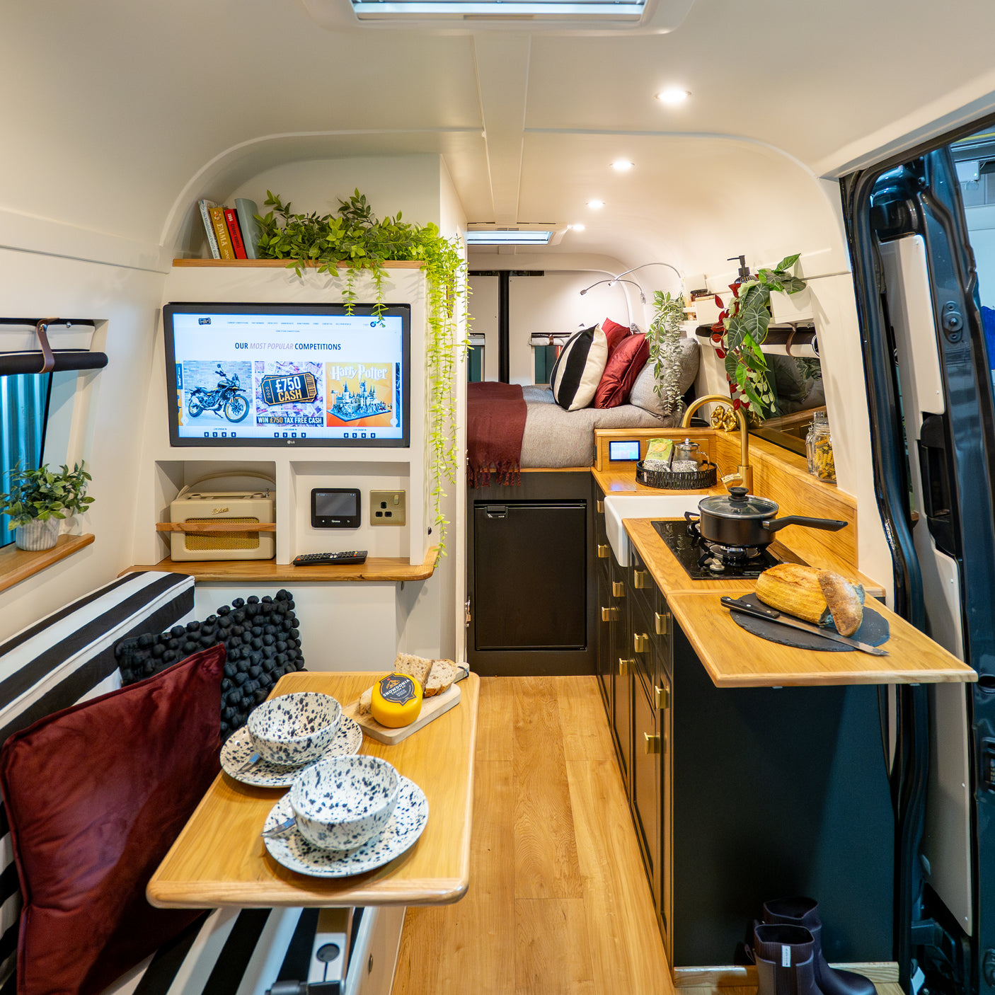 Jasper - Stunning 4 berth Custom Campervan + £5000 cash