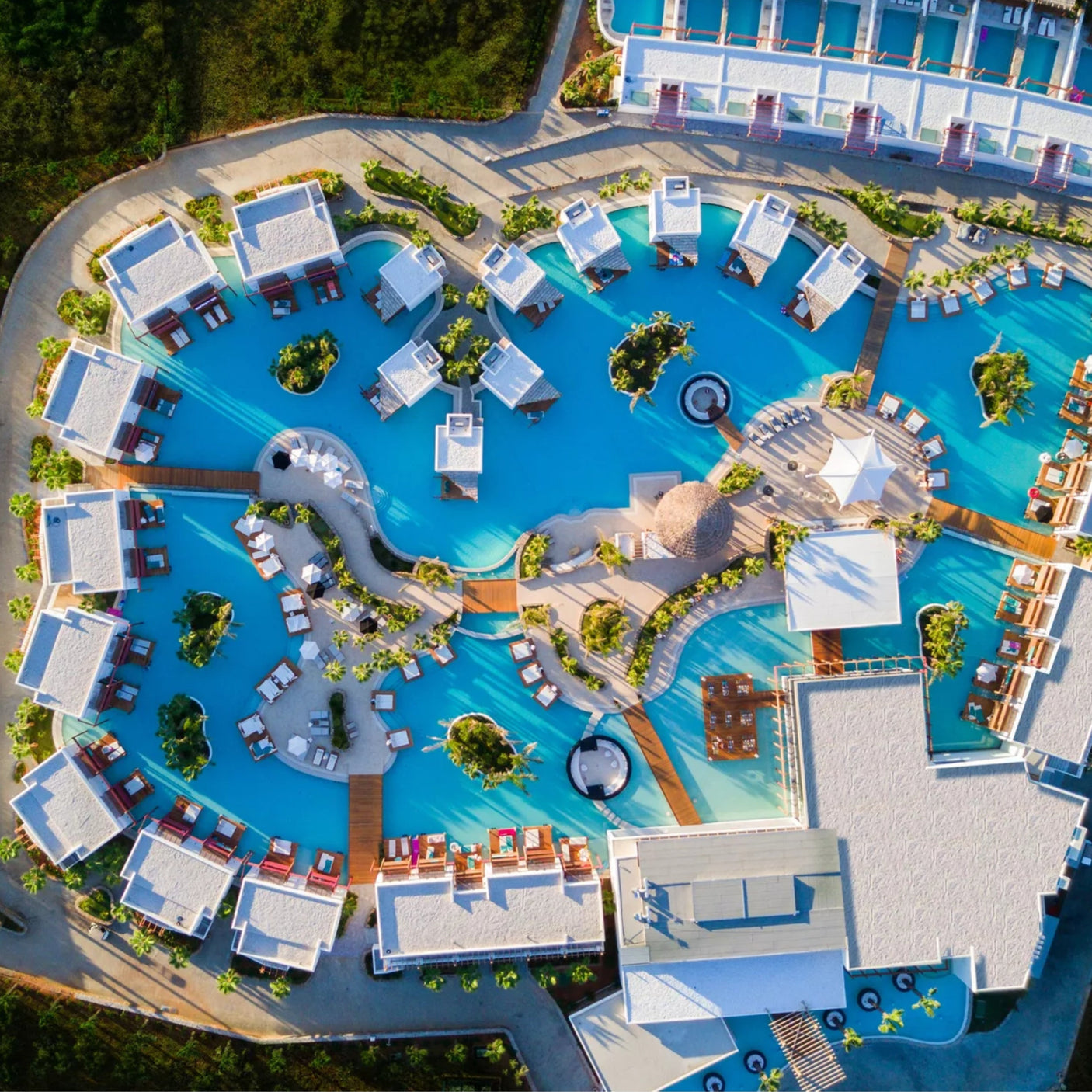 All inclusive 7 Night 5* Stella Island Stay – Overwater Bungalow + Jacuzzi + £1,000 Cash