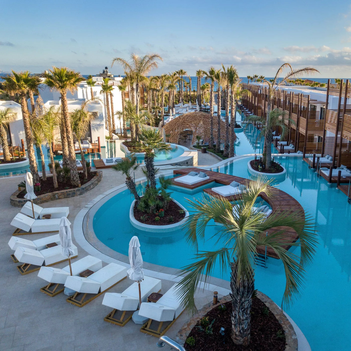 All inclusive 7 Night 5* Stella Island Stay – Overwater Bungalow + Jacuzzi + £1,000 Cash
